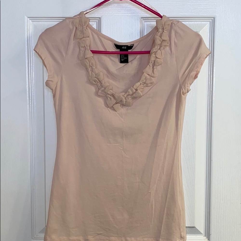 H&M light pink shirt